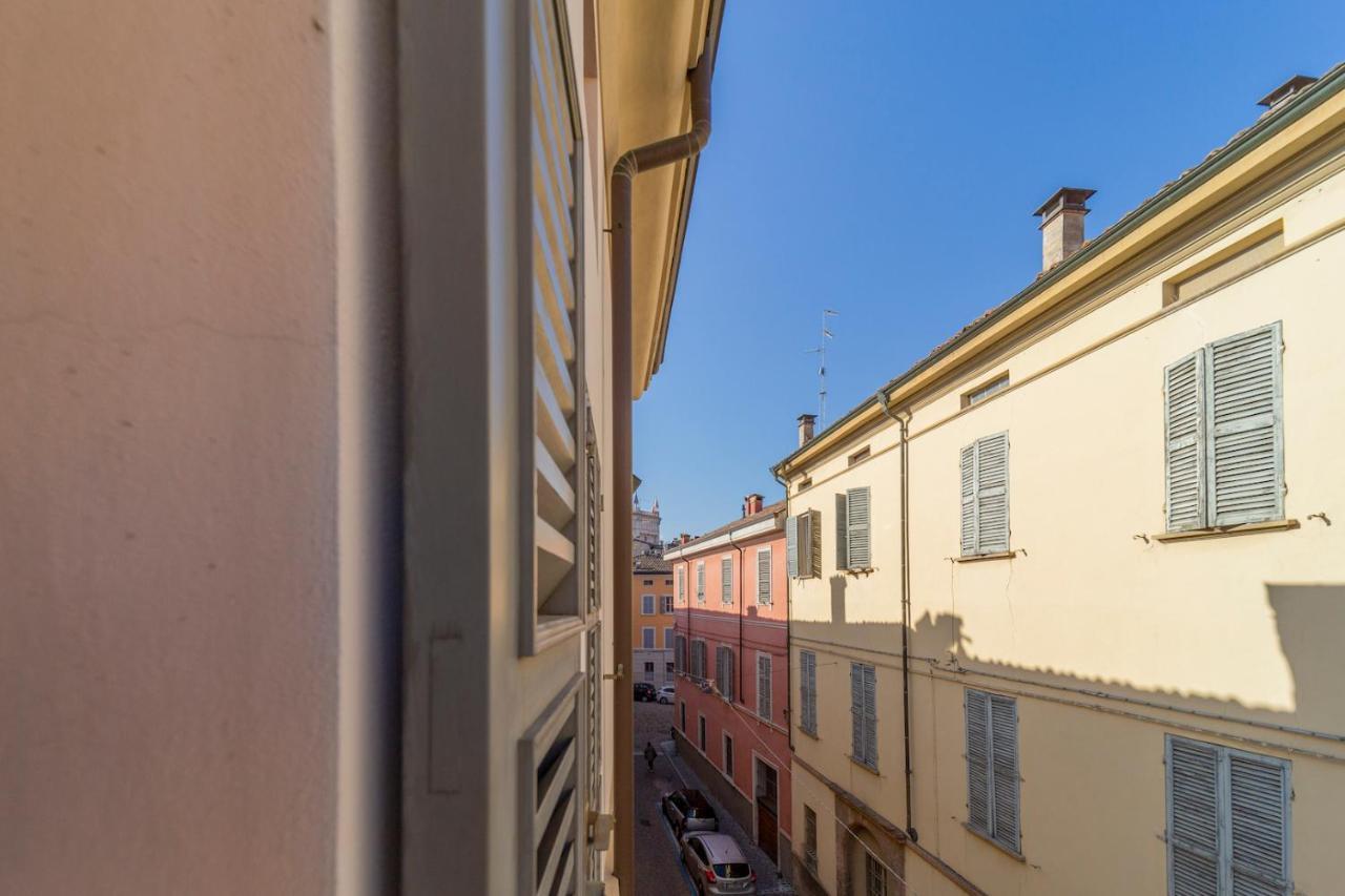 Parrot House - Casa In Centro A Parma Apartamento Exterior foto